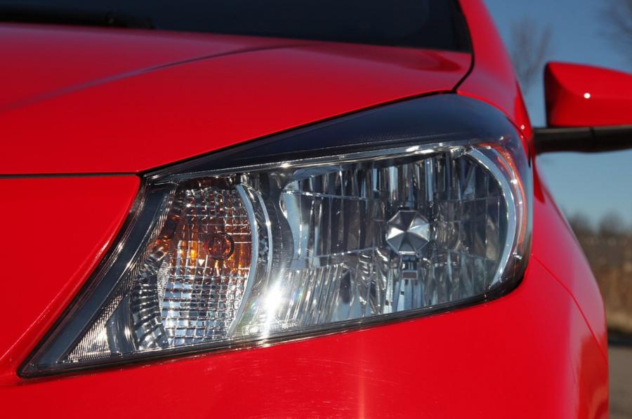  Toyota Yaris SE 2012 года  (фото 3 из 33)